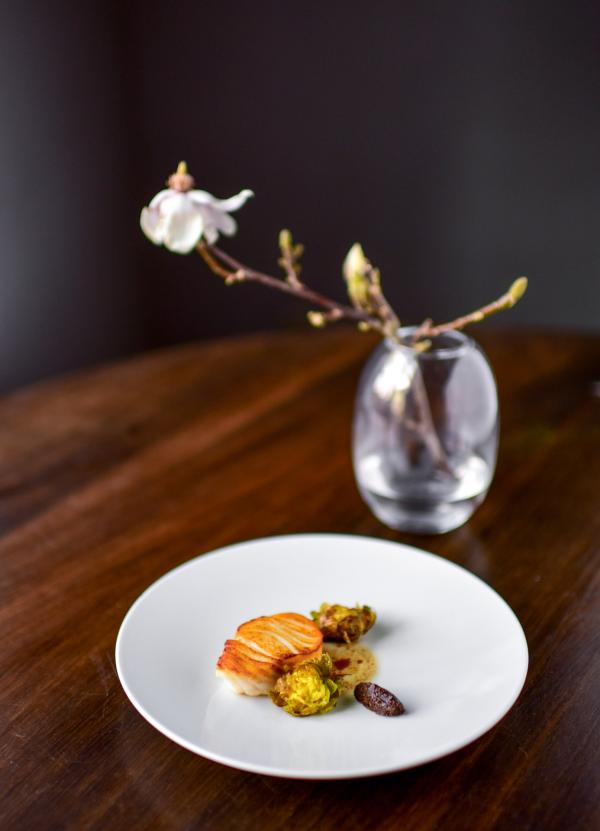 Cabillaud, chou de Bruxelles et ail noir © DR Cabillaud, chou de Bruxelles et ail noir © DR