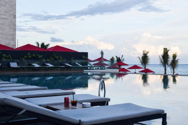 À la piscine © Yonder.fr À la piscine © Yonder.fr