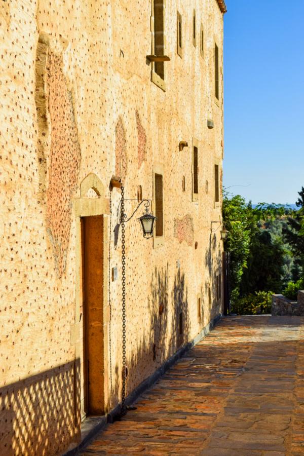 Le manoir byzantin où est installé l’hôtel remonte au XVIIIème siècle © MB | YONDER.fr Le manoir byzantin où est installé l'hôtel remonte au XVIIIe siècle © MB | YONDER.fr