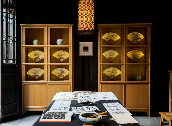 Atelier calligraphie à la Fayun Place © YONDER.fr