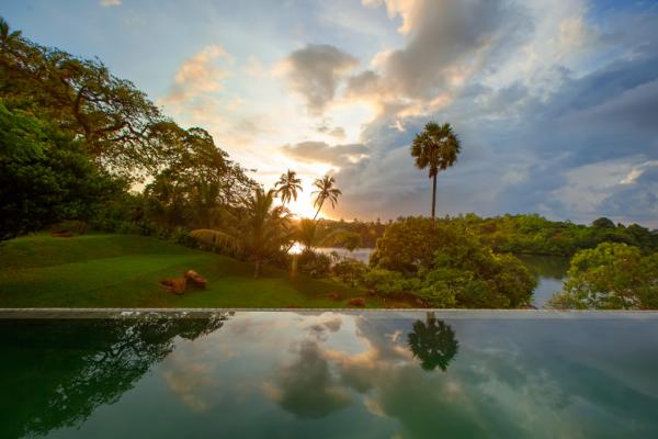 La piscine du Tri, avec vue panoramique sur le lac Koggala © Tri La piscine du Tri, avec vue panoramique sur le lac Koggala © Tri