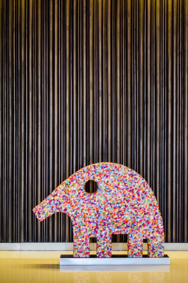 Fleurs et oeuvres d’art à la réception © YONDER.fr Fleurs et oeuvres d'art à la réception © YONDER.fr