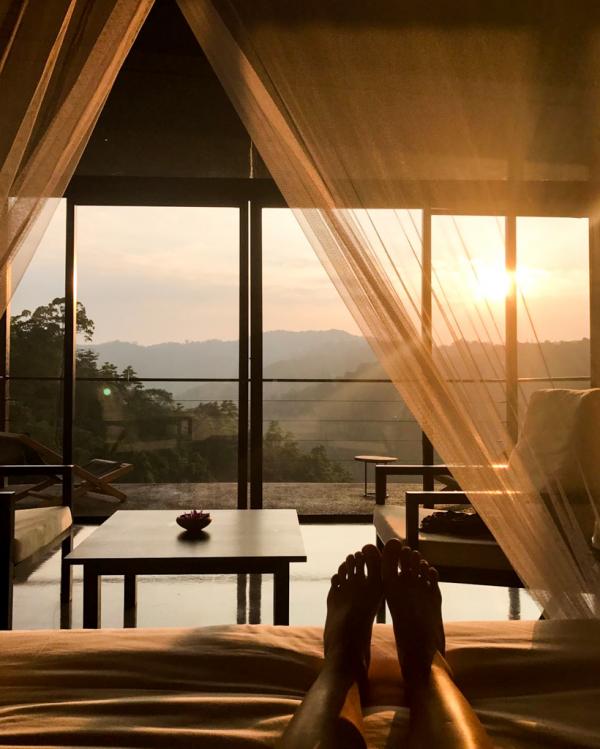 Vue depuis  la chambre au coucher du soleil © Constance Lugger