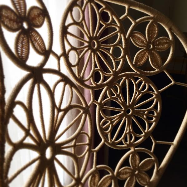 Décoration soignée, imaginée par Sybille de Margerie, dans les suites de l’Hôtel de Paris | © Yonder.fr Décoration soignée, imaginée par Sybille de Margerie, dans les suites de l’Hôtel de Paris | © Yonder.fr