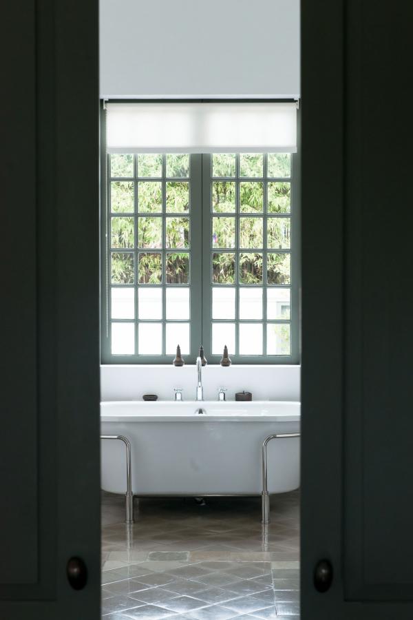 Baignoire avec vue © YONDER.fr Baignoire avec vue © YONDER.fr