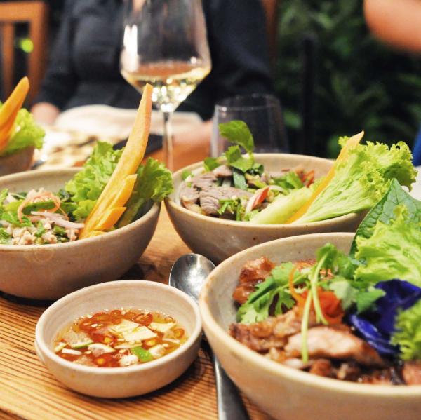 Les plats traditionnels thaï du restaurant Dee Plee © Constance Lugger Les plats traditionnels thaï du restaurant Dee Plee © Constance Lugger