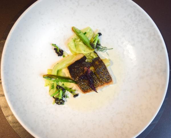 Daurade grise, jus de coquillages, algues nori - wasabi © MB | YONDER.fr