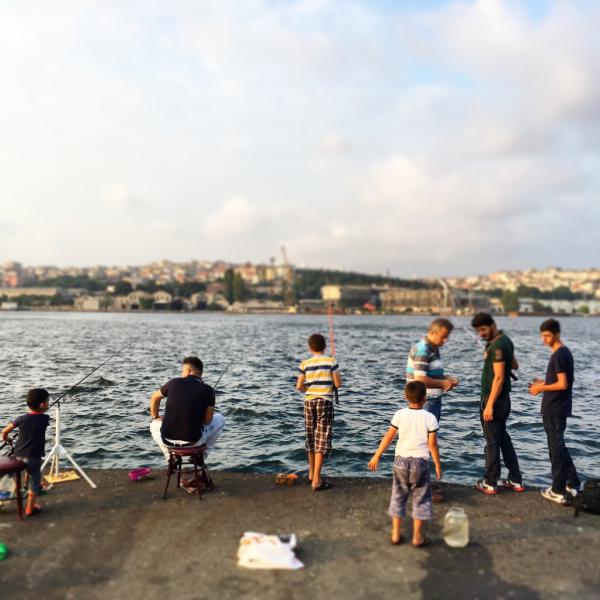 Pêcheurs sur la Corne d’Or à Fener © Yonder.fr Pêcheurs sur la Corne d'Or à Fener © Yonder.fr