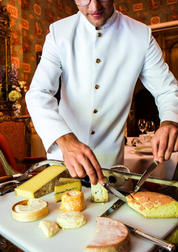 Le chariot de fromages affinés par Maître Antony © Yonder.fr Le chariot de fromages affinés par Maître Antony © Yonder.fr