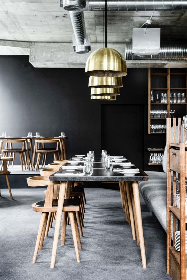 Élégant décor minimaliste dans le restaurant © Line Thit Klein Élégant décor minimaliste dans le restaurant © Line Thit Klein