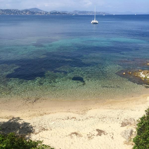 Paysage idyllique le long du Sentier du Littoral | © Yonder.fr Paysage idyllique le long du Sentier du Littoral | © Yonder.fr