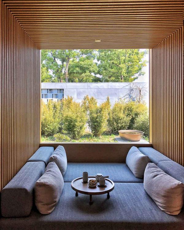 Espace de relaxation dans l'une des 10 cabines de traitement du Spa © YONDER.fr