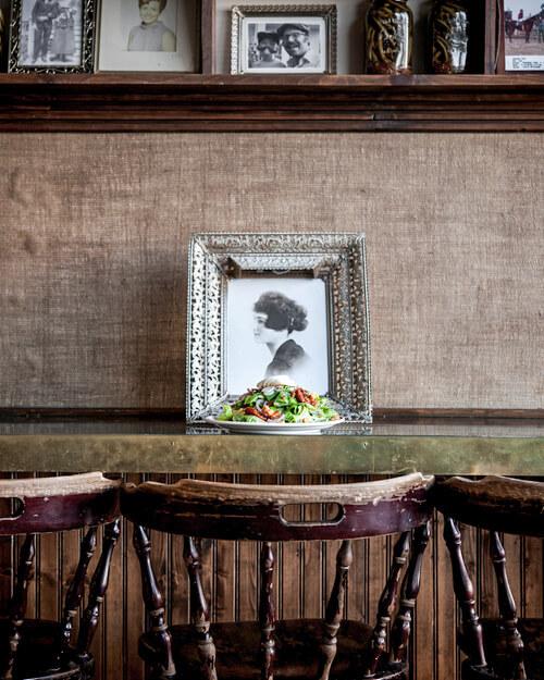 Dinette Triple Crown - meilleurs restaurants de Montréal © 5 Services