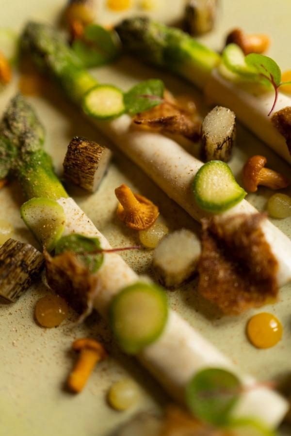 La Maison du Parc — asperges et champignons © DR