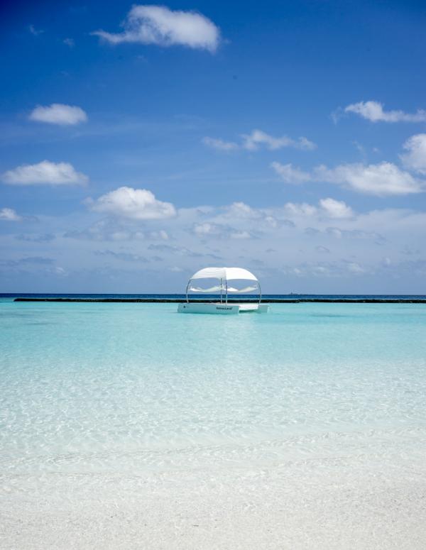 Hamac flottant dans le lagon © Yonder.fr Hamac flottant dans le lagon © Yonder.fr