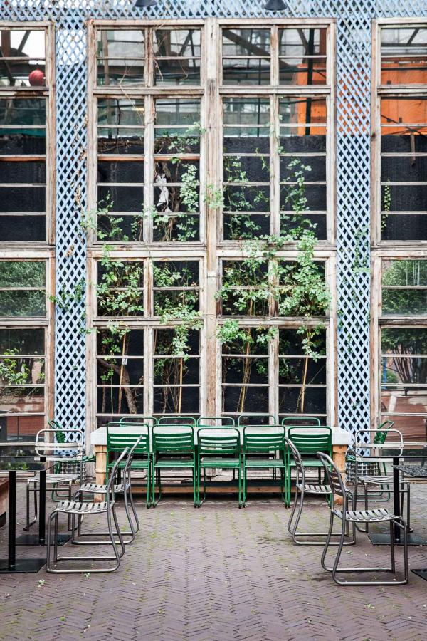 Rooms Hotel Tbilissi — La cour-jardin où profiter des belles journées d'été © DR