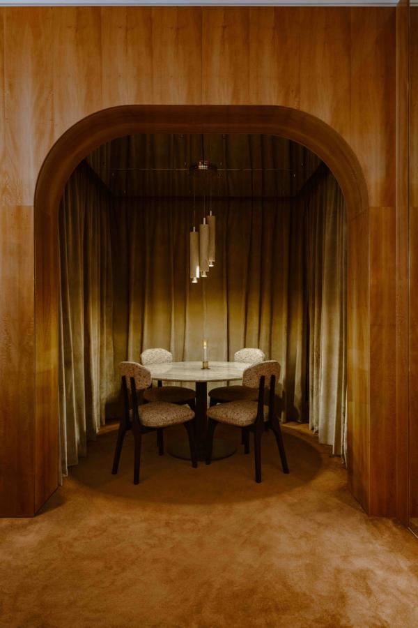 Restaurant Mallory Gabsi | Décor signé Arnaud Behzadi Architectures | © Matthieu Salvaing Restaurant Mallory Gabsi | Décor signé Arnaud Behzadi Architectures | © Matthieu Salvaing