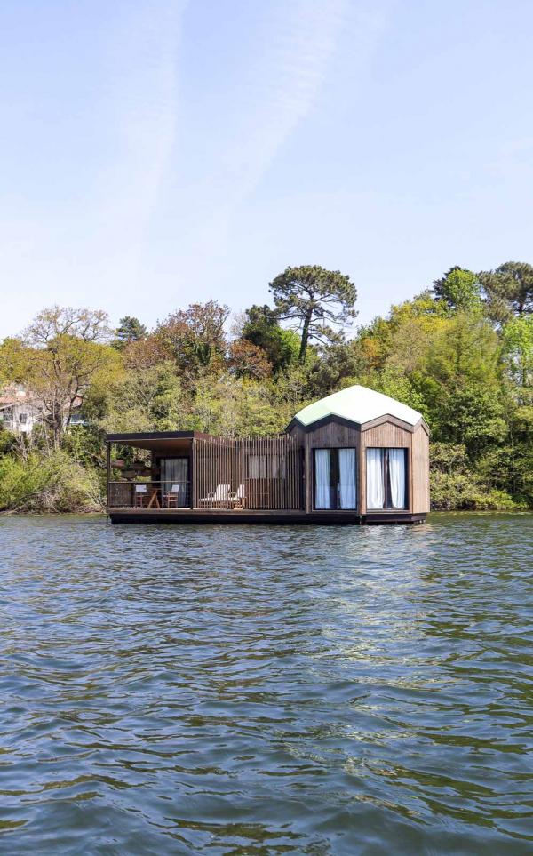 Brindos, Lac & Château | Lodge flottant VIP © Gaëlle Le Boulicaut