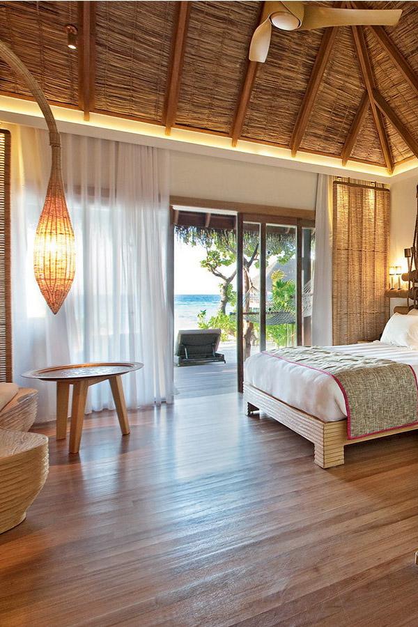 © Constance Moofushi