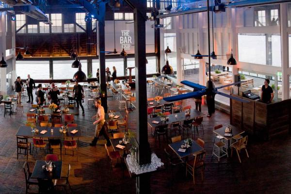 The Theatre Bar at the End of the Wharf et son décor néo-industriel | © The Theatre Bar at the End of the Wharf