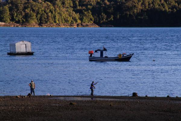 Pécheurs à la mouche – Hornopirén | © Cédric Aubert