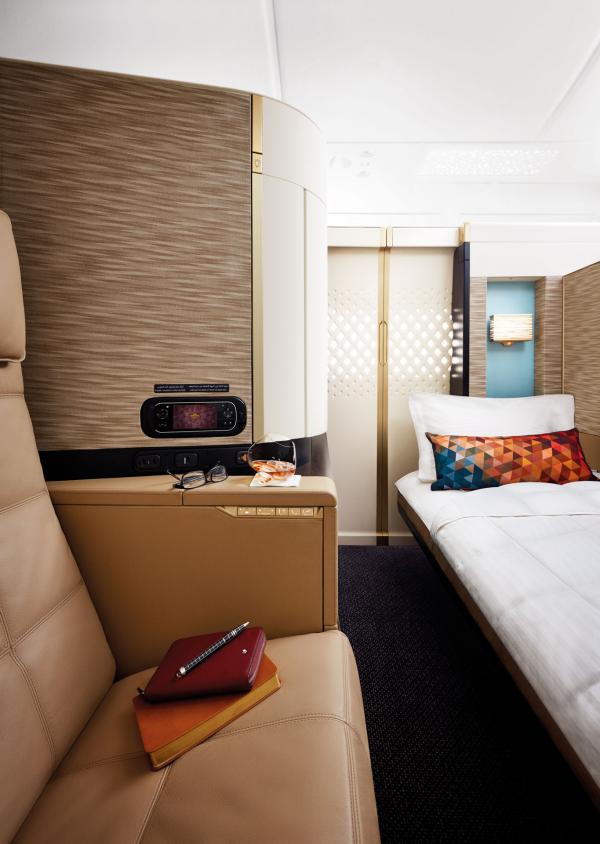 ... et d’une banquette pouvant se transformer en lit «full flat» long de 204 centimètres © Etihad ... et d'une banquette pouvant se transformer en lit "full flat" long de 204 centimètres © Etihad