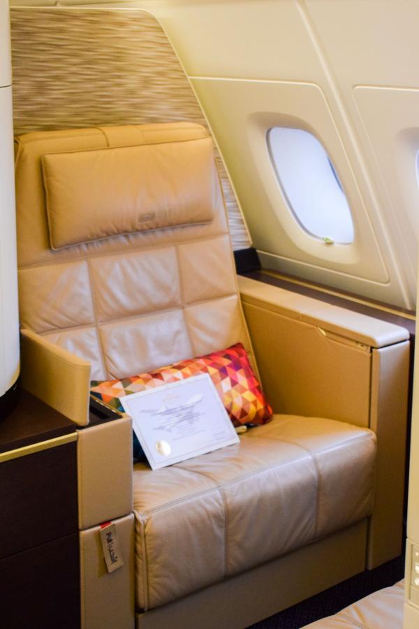 Chaque First Apartment est constitué d’un imposant siège en cuir... © YONDER.fr Chaque First Apartment est constitué d'un imposant siège en cuir... © YONDER.fr