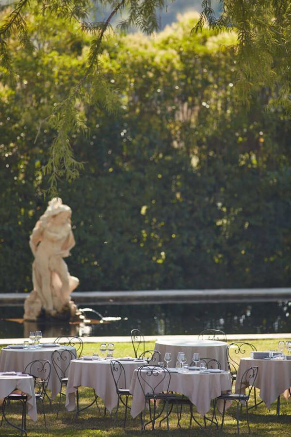 Château de Fonscolombe – Terrasse du restaurant © DR