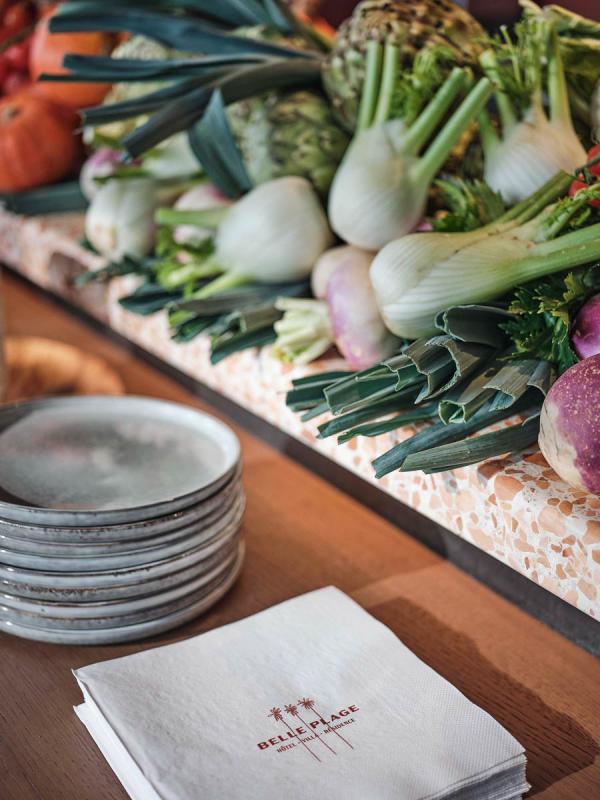 Hôtel Belle Plage Cannes – Restaurant Bella par Eyal Shani © Nicolas Buisson Hôtel Belle Plage Cannes – Restaurant Bella par Eyal Shani © Nicolas Buisson