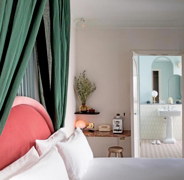 Hôtel des Grands Boulevards – Chambre © Karel Balas Hôtel des Grands Boulevards – Chambre © Karel Balas