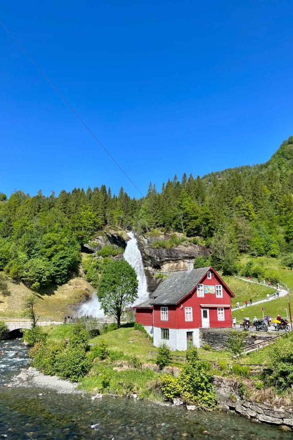 Cascade de Steinsdalsfossen © Pierre Gautrand Cascade de Steinsdalsfossen © Pierre Gautrand