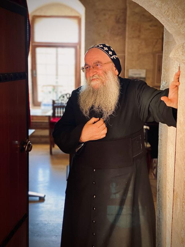 L’un des prêtres du Monastère Deyrulzafaran (Mor Hannanyo) © Emmanuel Laveran L’un des prêtres du Monastère Deyrulzafaran (Mor Hannanyo) © Emmanuel Laveran