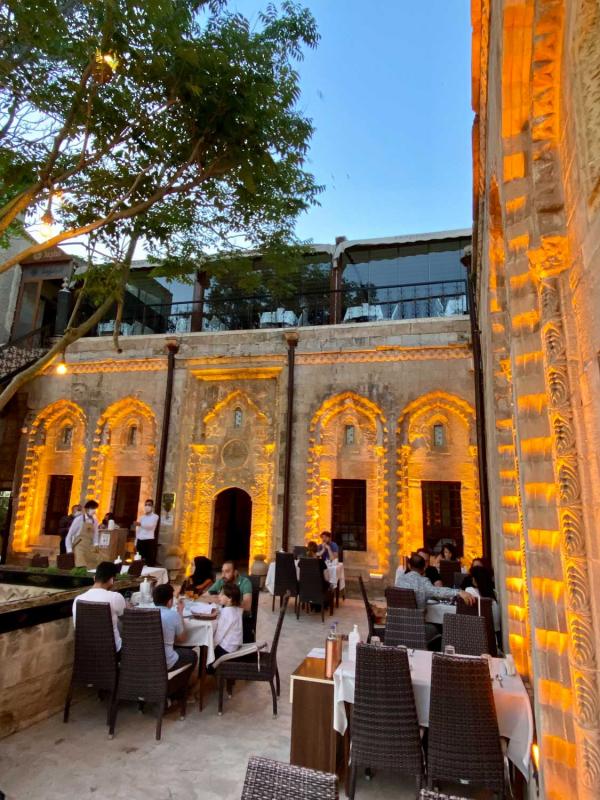 La terrasse avec vue sur la plaine de Mésopotamie du Bagdadi restaurant © Emmanuel Laveran La terrasse avec vue sur la plaine de Mésopotamie du Bagdadi restaurant © Emmanuel Laveran