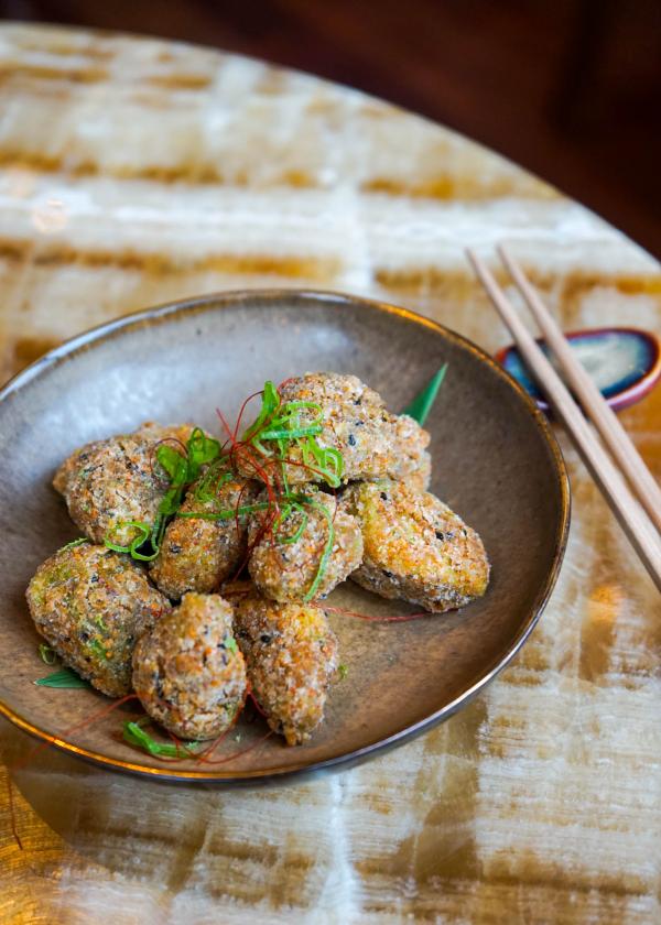 Restaurant La Plume | Avocats croquants, dashi citron vert et piment © MB|YONDER.fr Restaurant La Plume | Avocats croquants, dashi citron vert et piment © MB|YONDER.fr