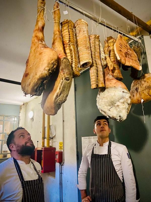 Les charcuteries maison de porc Mangalitza ardéchois réalisées par Florent et ses équipes © EL|YONDER.fr Les charcuteries maison de porc Mangalitza ardéchois réalisées par Florent et ses équipes © EL|YONDER.fr
