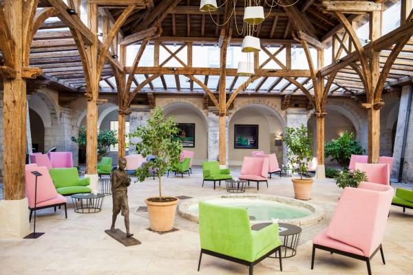 Le cloître couvert d’une magnifique charpente en bois © Les Minimes Le cloître couvert d'une magnifique charpente en bois © Les Minimes