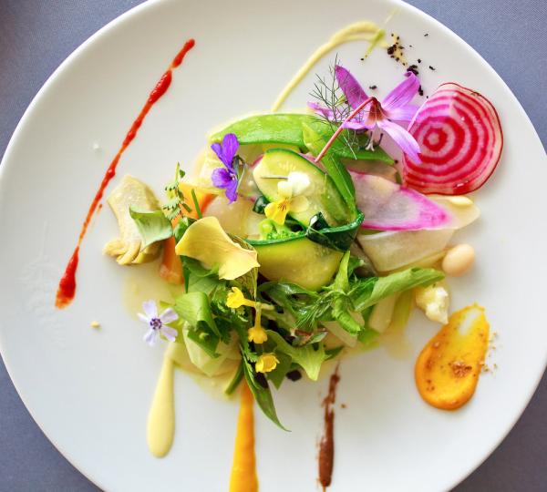 Un plat de Michel Bras, l'un des chefs et amis qui a inspiré Pierre Gagnaire © A Life Worth Eating