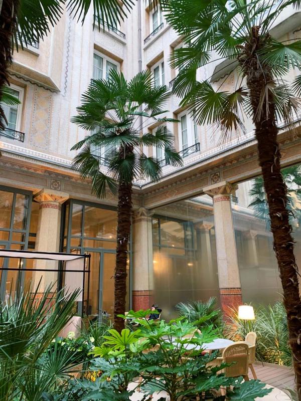 Hôtel Prince de Galles – Patio © Pierre Gunther