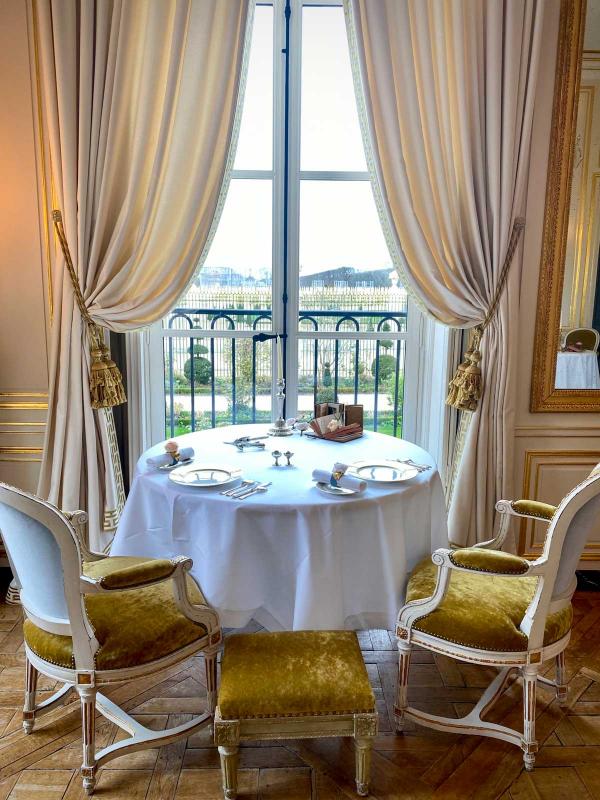 Repas avec vue sur les jardins de Versailles © Emmanuel Laveran