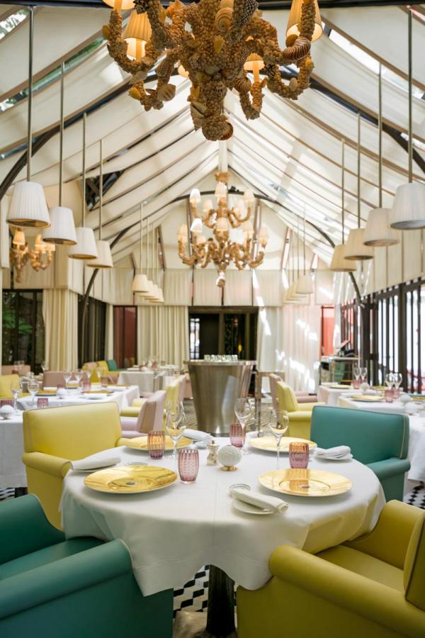 Il Carpaccio | La salle à manger sous la verrière © Roméo Balancourt Il Carpaccio | La salle à manger sous la verrière © Roméo Balancourt