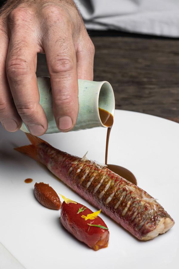 Rouget agrafé © Virginie Ovessian Photographe Rouget agrafé © Virginie Ovessian Photographe