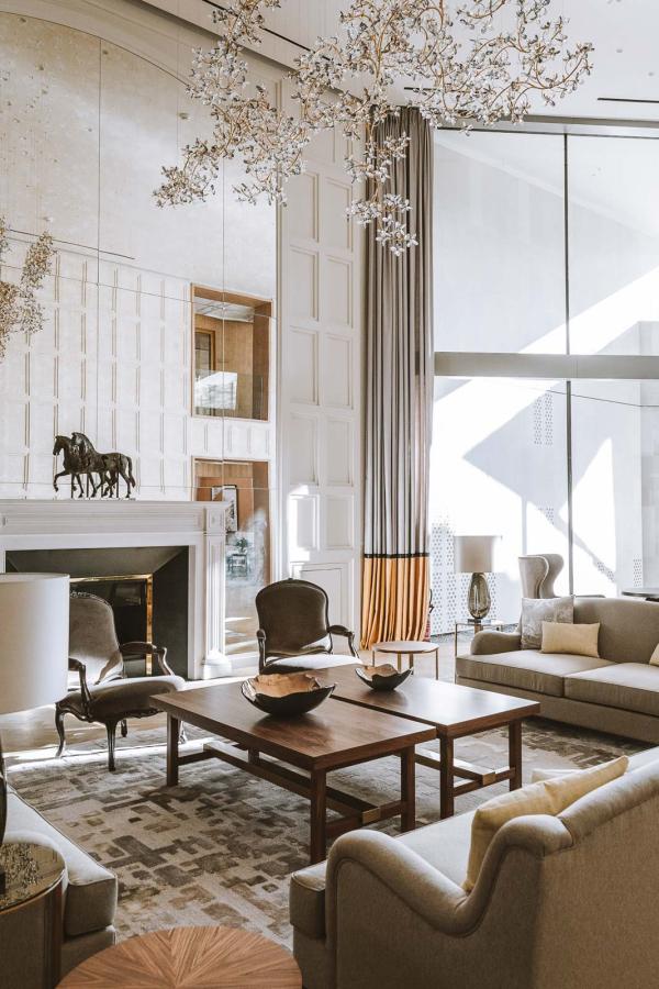 Décor ultra chic dans les salons de l'hôtel 