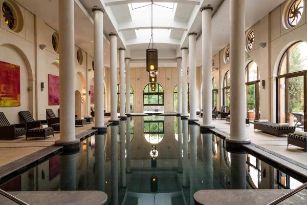 Terre Blanche Hôtel Spa Golf Resort — piscine du spa © DR Terre Blanche Hôtel Spa Golf Resort – Piscine du spa © DR