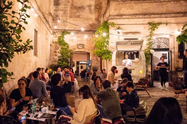 La terrasse extérieure de Area 8 (Matera) © Area 8 La terrasse extérieure de Area 8 (Matera) © Area 8