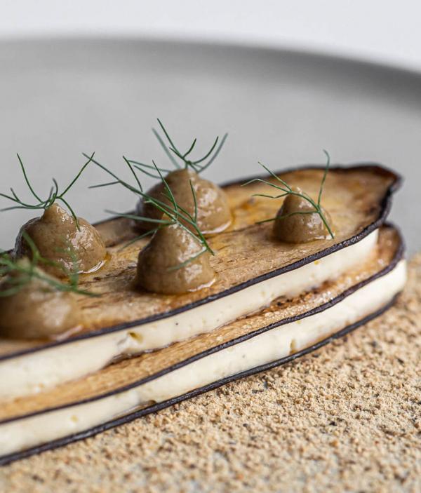 Mille-feuilles à l'aubergine de La Cabro d'Or © Virginie Ovessian