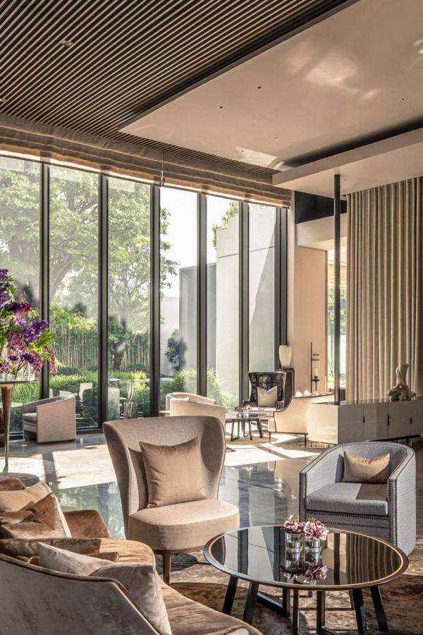 Four Seasons Bangkok Chao Phraya — Lobby © Ken Seet