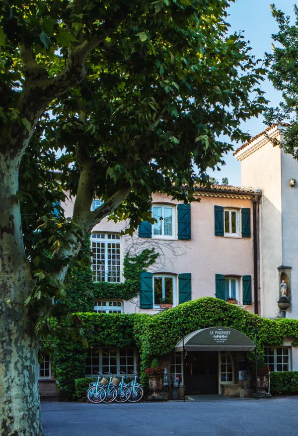 L'hôtel Le Pigonnet entouré de verdure © Le Pigonnet