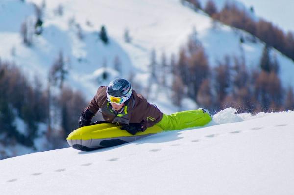 La Plagne — glisse alternative ? Pourquoi ne pas essayer l'airboard © J. Statkus