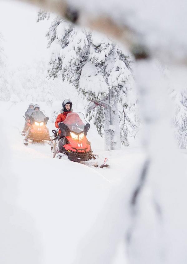 Motoneige en Laponie finlandaise © Juho Kuva - VisitFinland