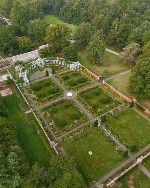 @oldwestburygardens Photo @heatherwaraksa